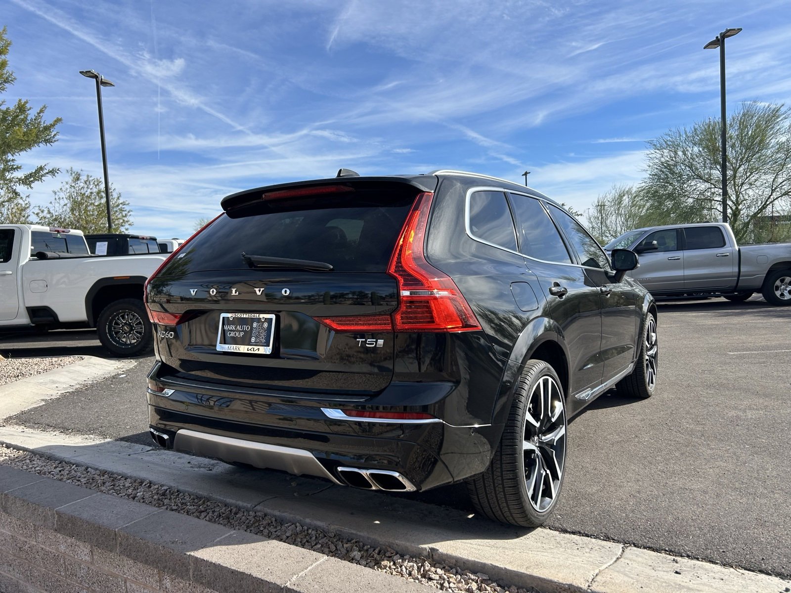 Used 2019 Volvo XC60 T5 Inscription image 3