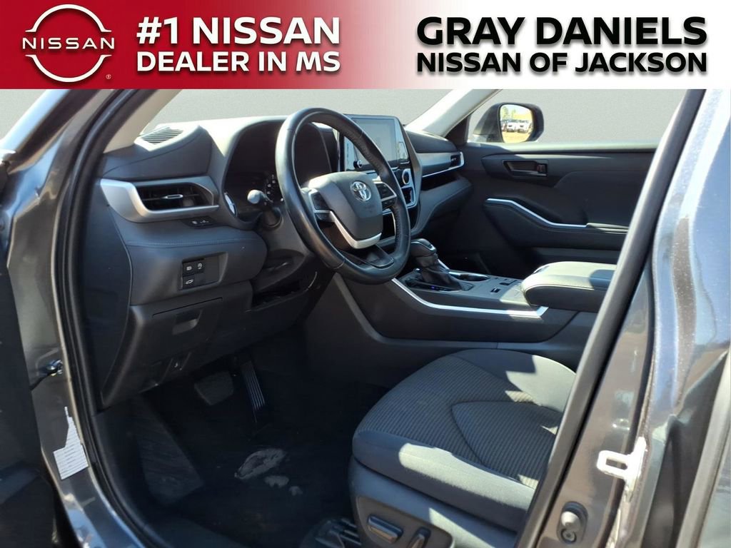 Used 2024 Toyota Highlander LE image 24