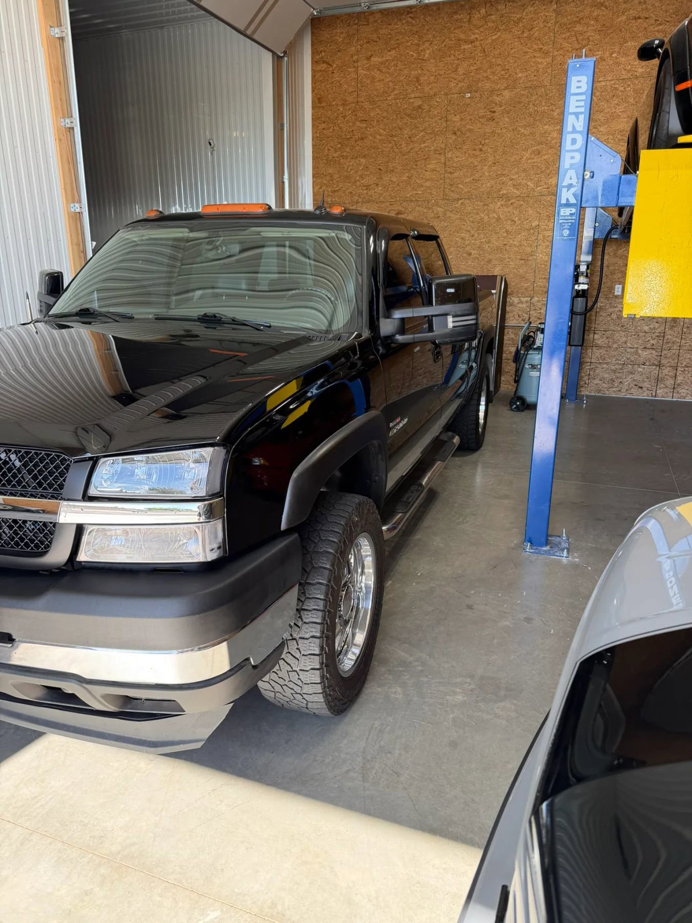 Used 2004 Chevrolet Silverado 2500 LT w/ Heavy-Duty Power Package AWD/4WD image 19