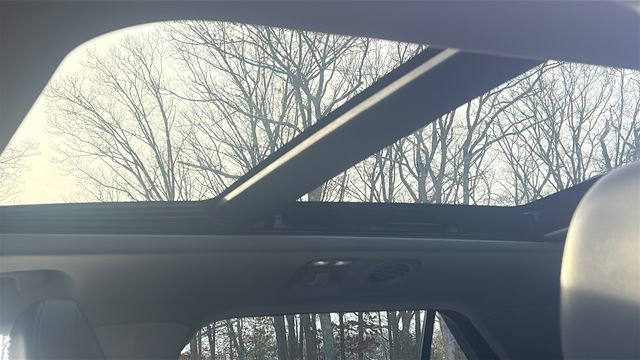 Used 2023 Ford Explorer XLT image 33