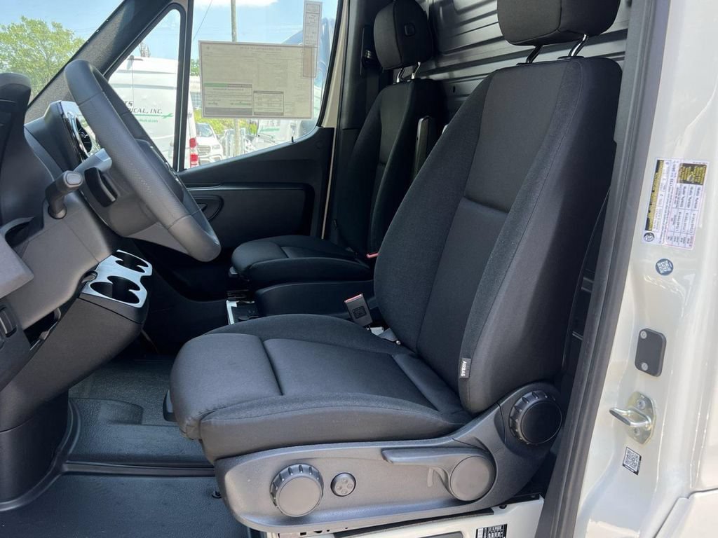 Certified 2025 Mercedes-Benz Sprinter 2500 image 11