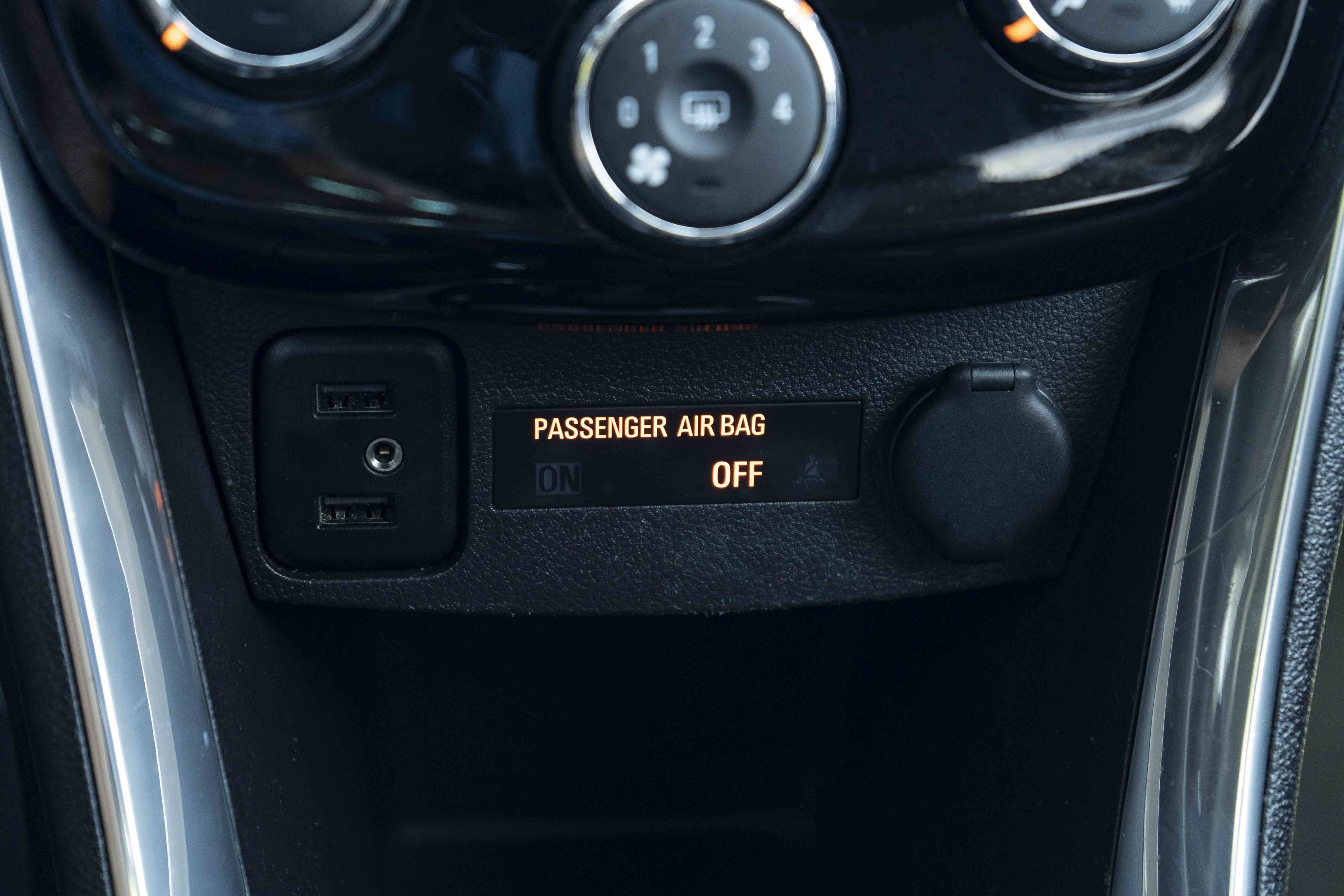 Used 2020 Chevrolet Trax Premier FWD image 30