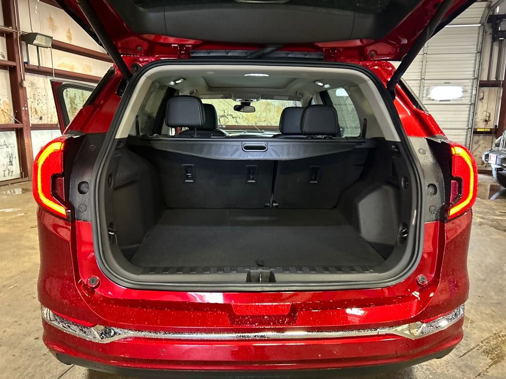 Used 2022 GMC Terrain Denali w/ Denali Premium Package image 28