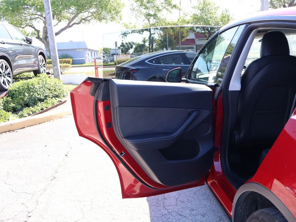 Used 2022 Tesla Model Y Long Range AWD/4WD image 25