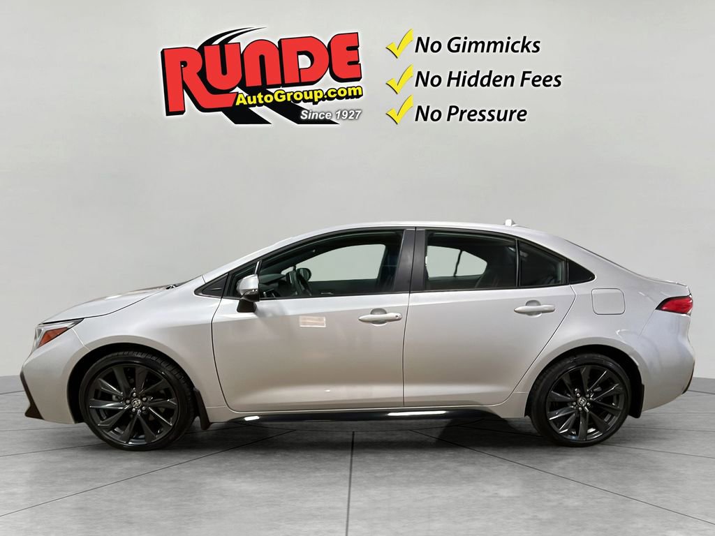 Used 2025 Toyota Corolla SE image 2