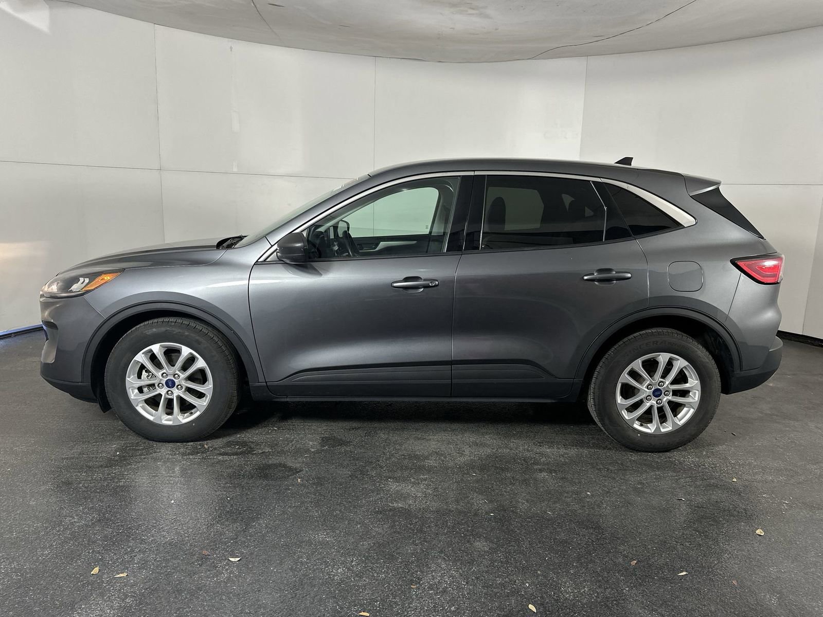 Used 2022 Ford Escape SE w/ Cold Weather Package image 5