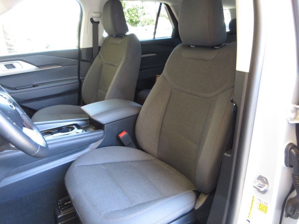 Certified 2026 Ford Explorer Active RWD image 11