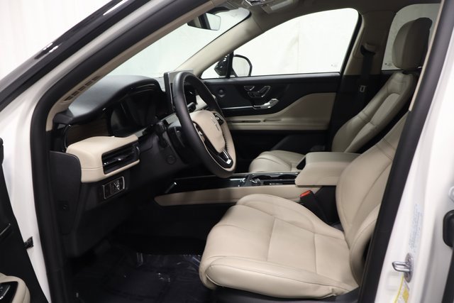 Used 2025 Lincoln Corsair Reserve w/ Equipment Group 202A image 10