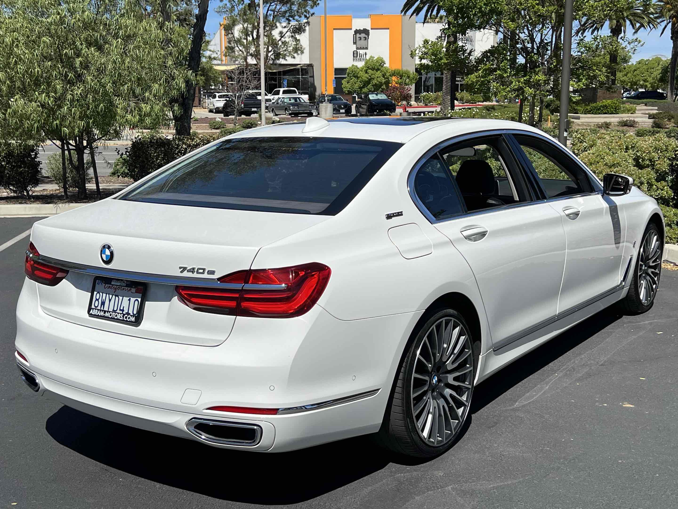 Used 2018 BMW 740e xDrive AWD/4WD image 17
