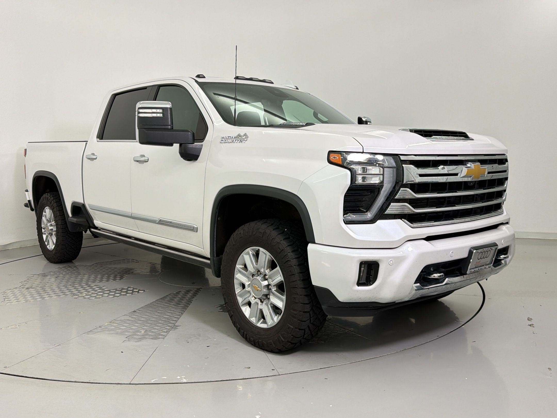 Used 2024 Chevrolet Silverado 2500 High Country w/ High Country Premium Package AWD/4WD image 7