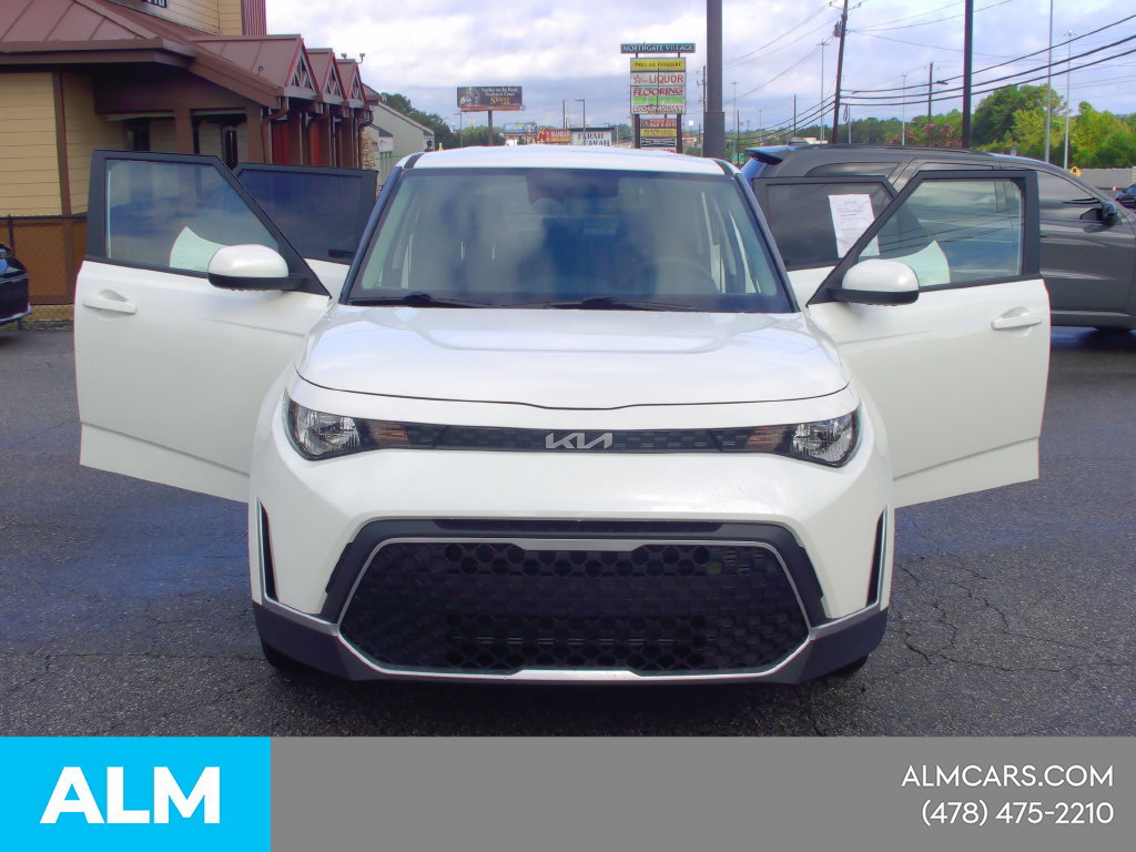 Used 2025 Kia Soul LX w/ LX Technology Package FWD image 12