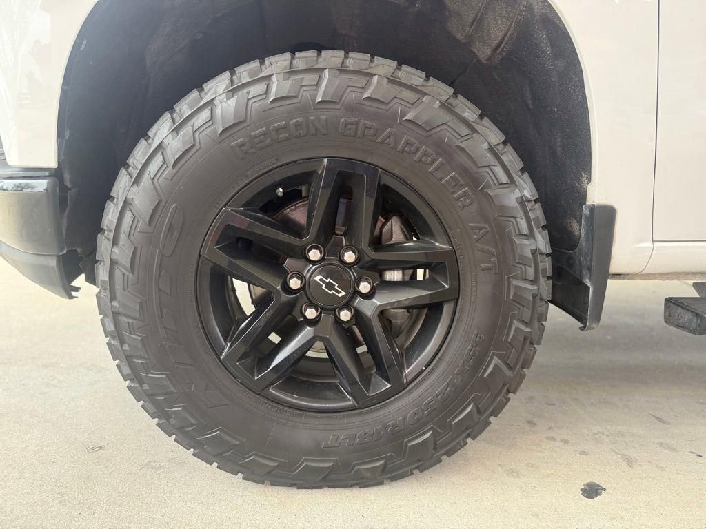 Used 2019 Chevrolet Silverado 1500 Custom Trail Boss w/ Custom Convenience Package AWD/4WD image 12