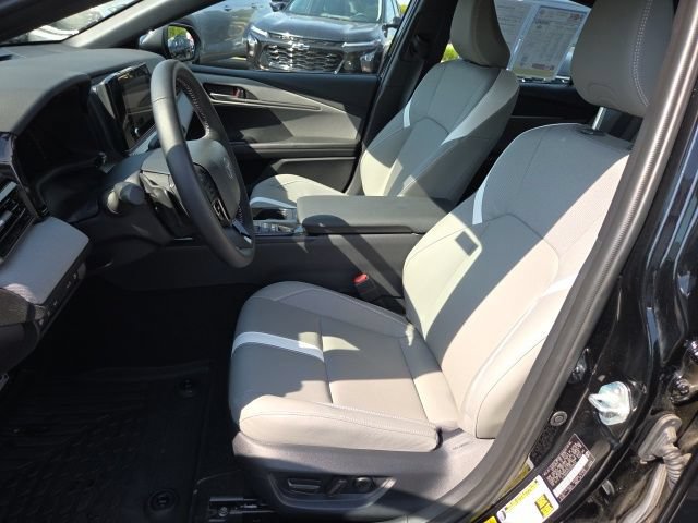 Used 2026 Toyota Camry SE FWD image 9