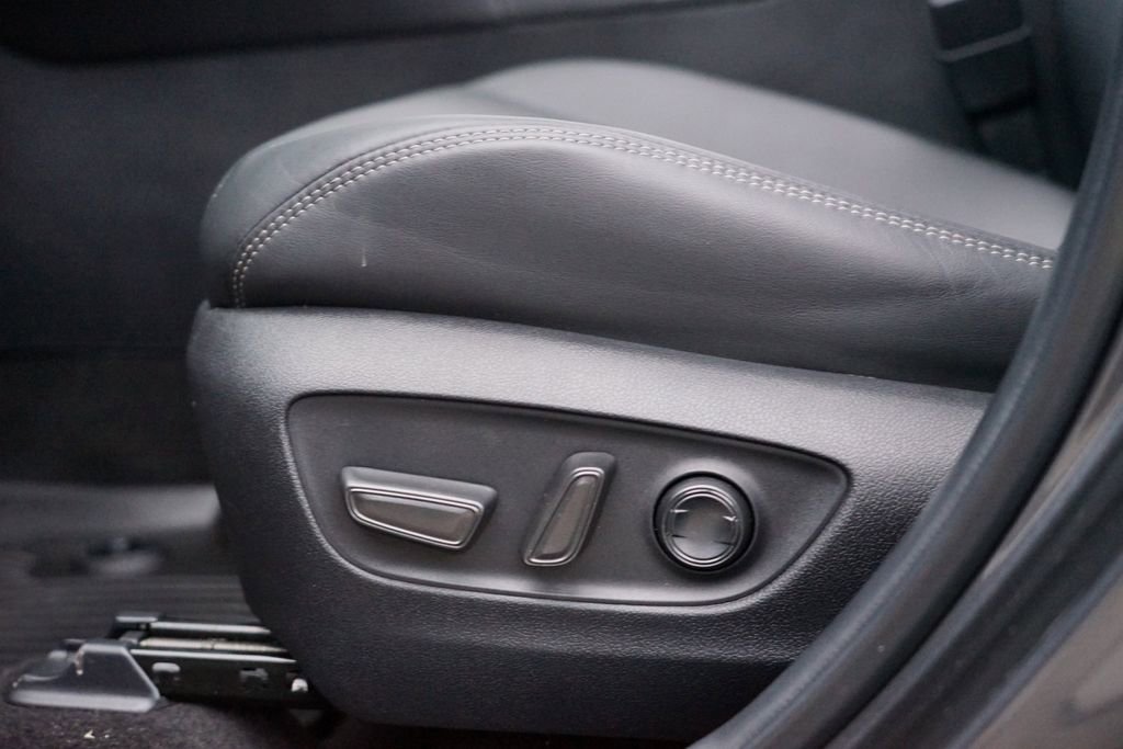 Used 2023 Toyota RAV4 Limited image 15