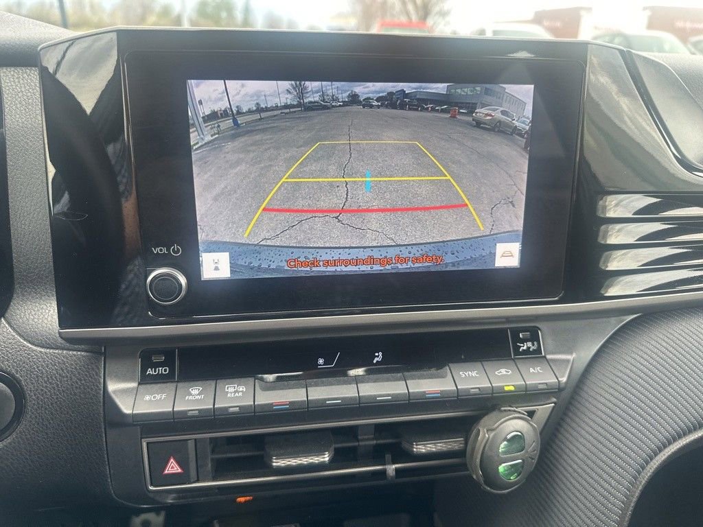 Used 2025 Toyota Camry SE image 10