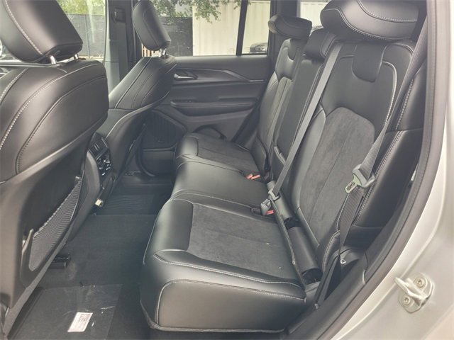 New 2025 Jeep Grand Cherokee Altitude image 7