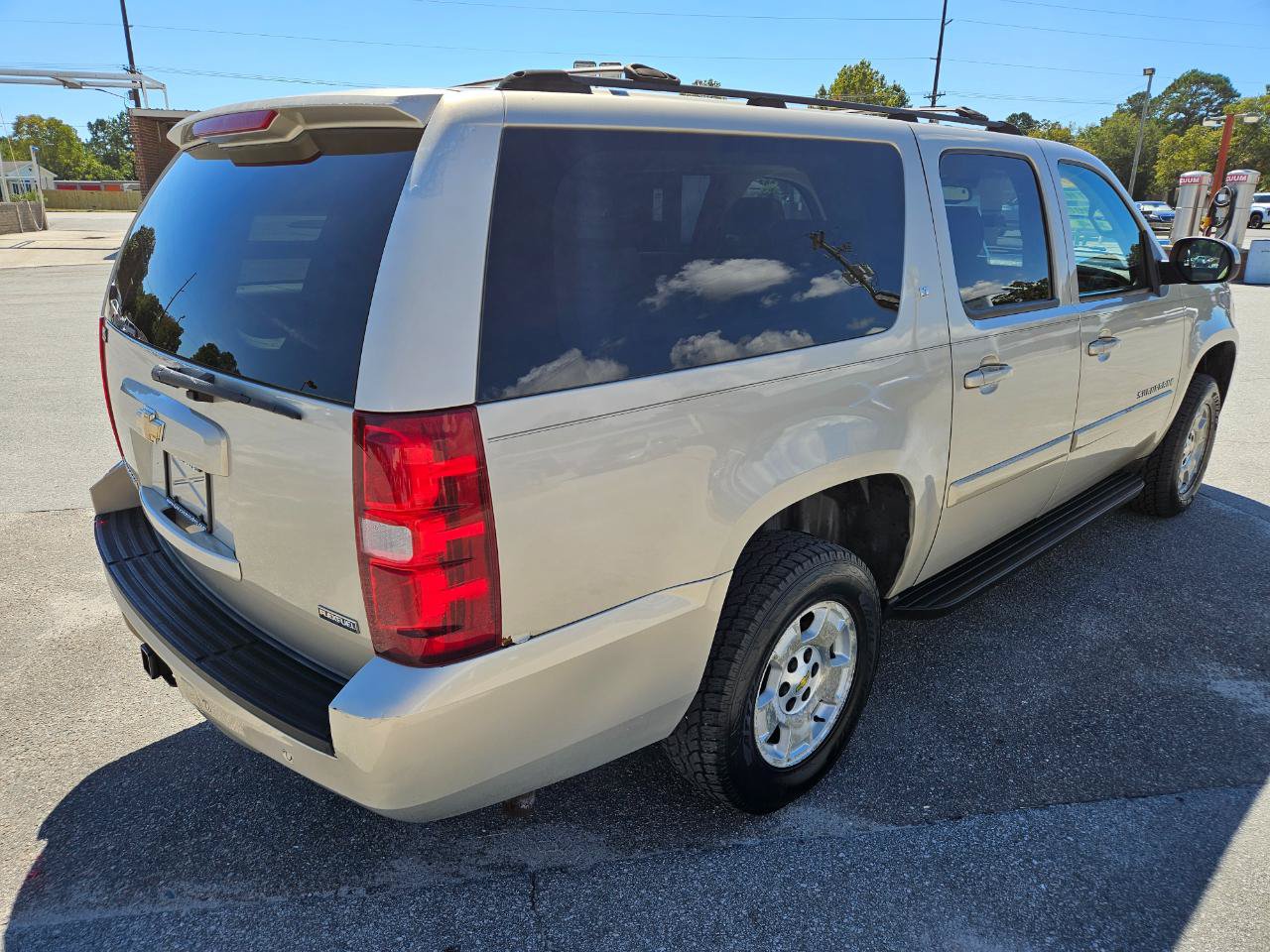 Used 2007 Chevrolet Suburban LT w/ LT Preferred Equipment Group AWD/4WD image 6
