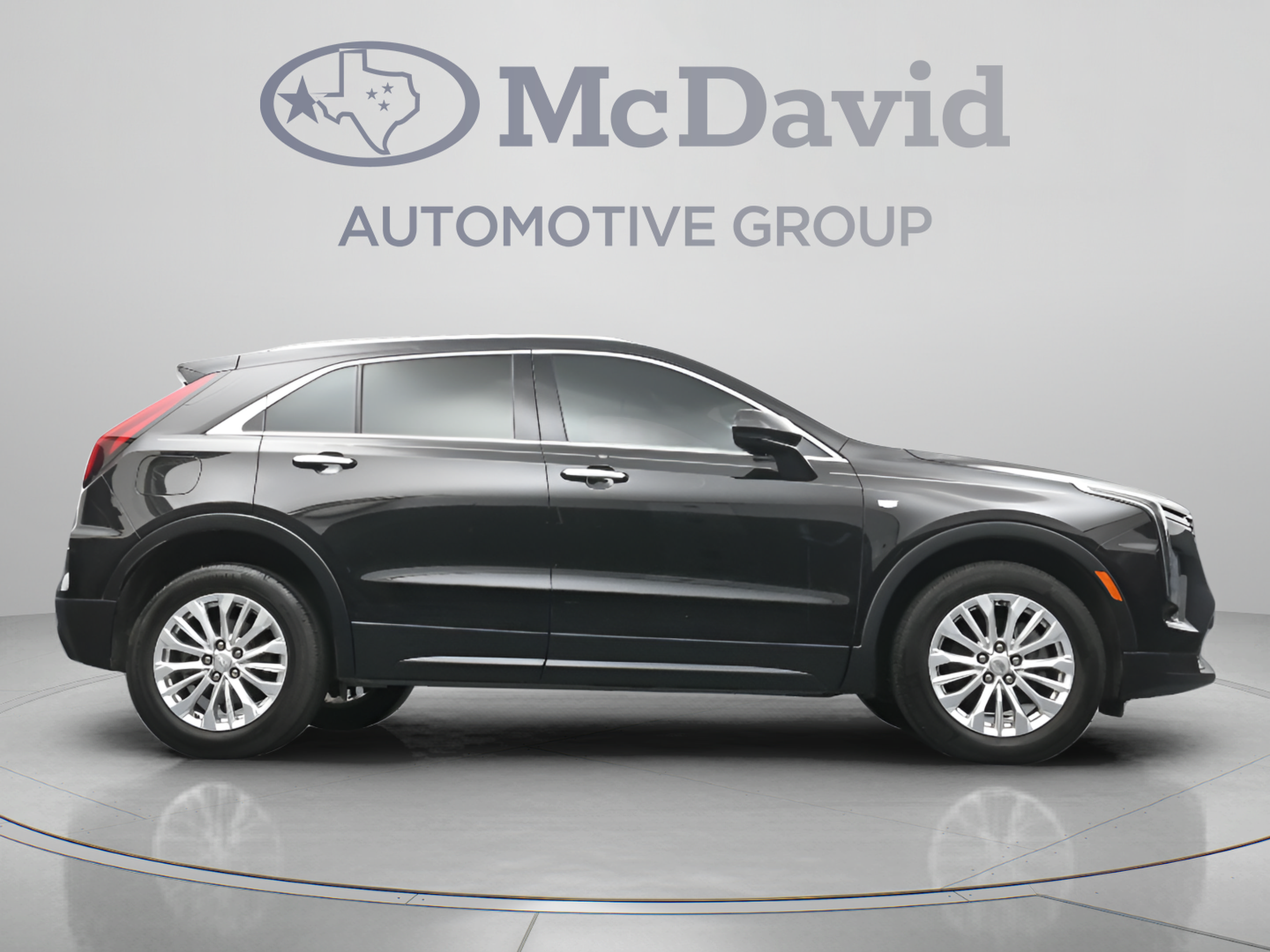 Used 2024 Cadillac XT4 Luxury w/ Cold Weather Package FWD image 32