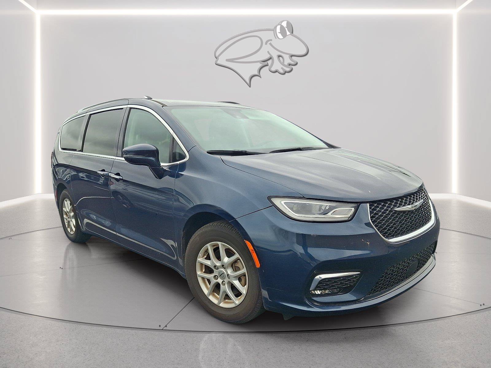 Used 2021 Chrysler Pacifica Touring-L w/ Uconnect Theater Family Group FWD image 5