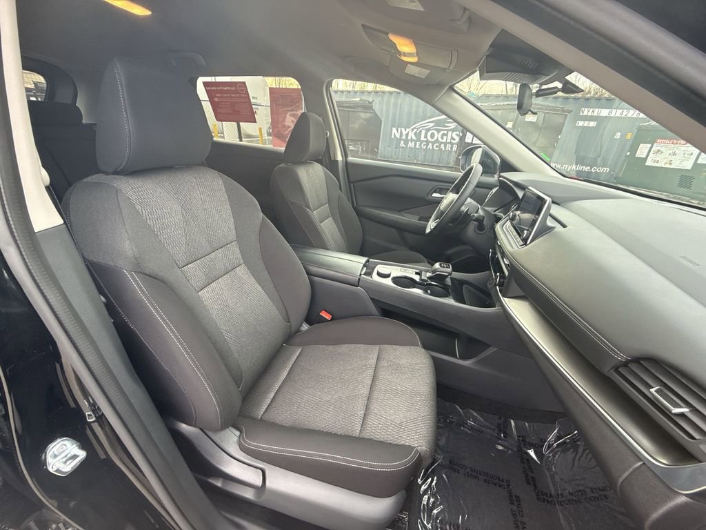 Used 2025 Nissan Rogue SV image 23