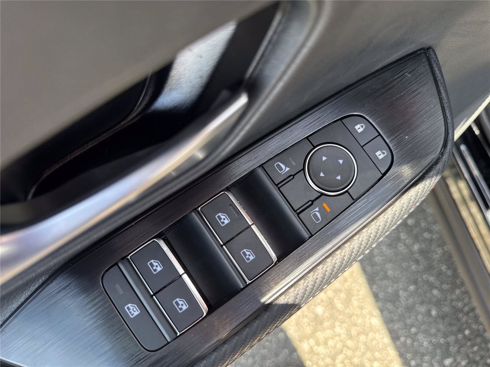 New 2026 Nissan Kicks SR FWD image 18