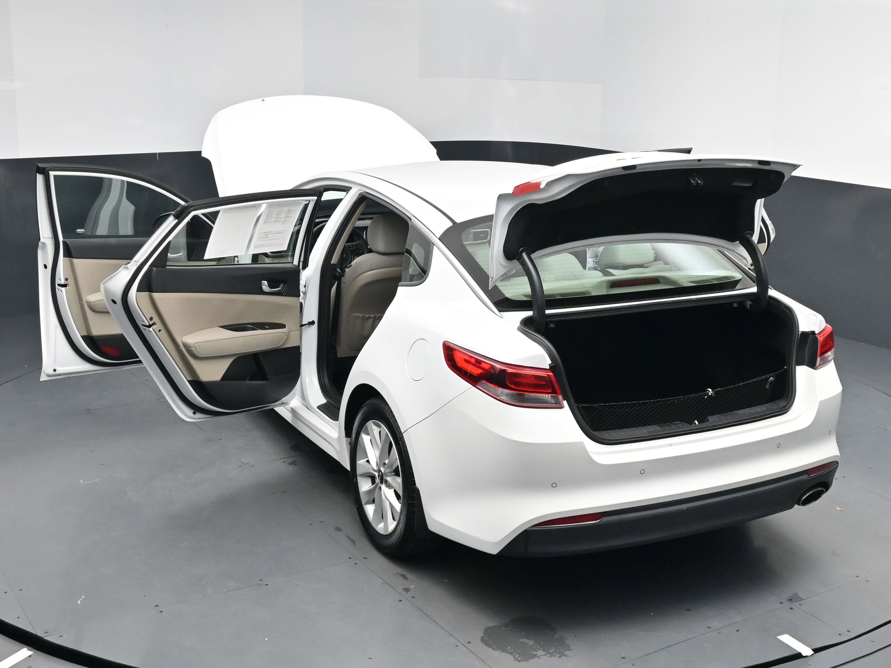 Used 2018 Kia Optima LX w/ 17" Alloy Wheels Package image 15