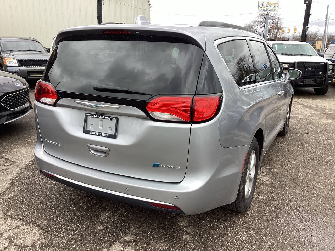 Used 2018 Chrysler Pacifica Touring Plus FWD image 11