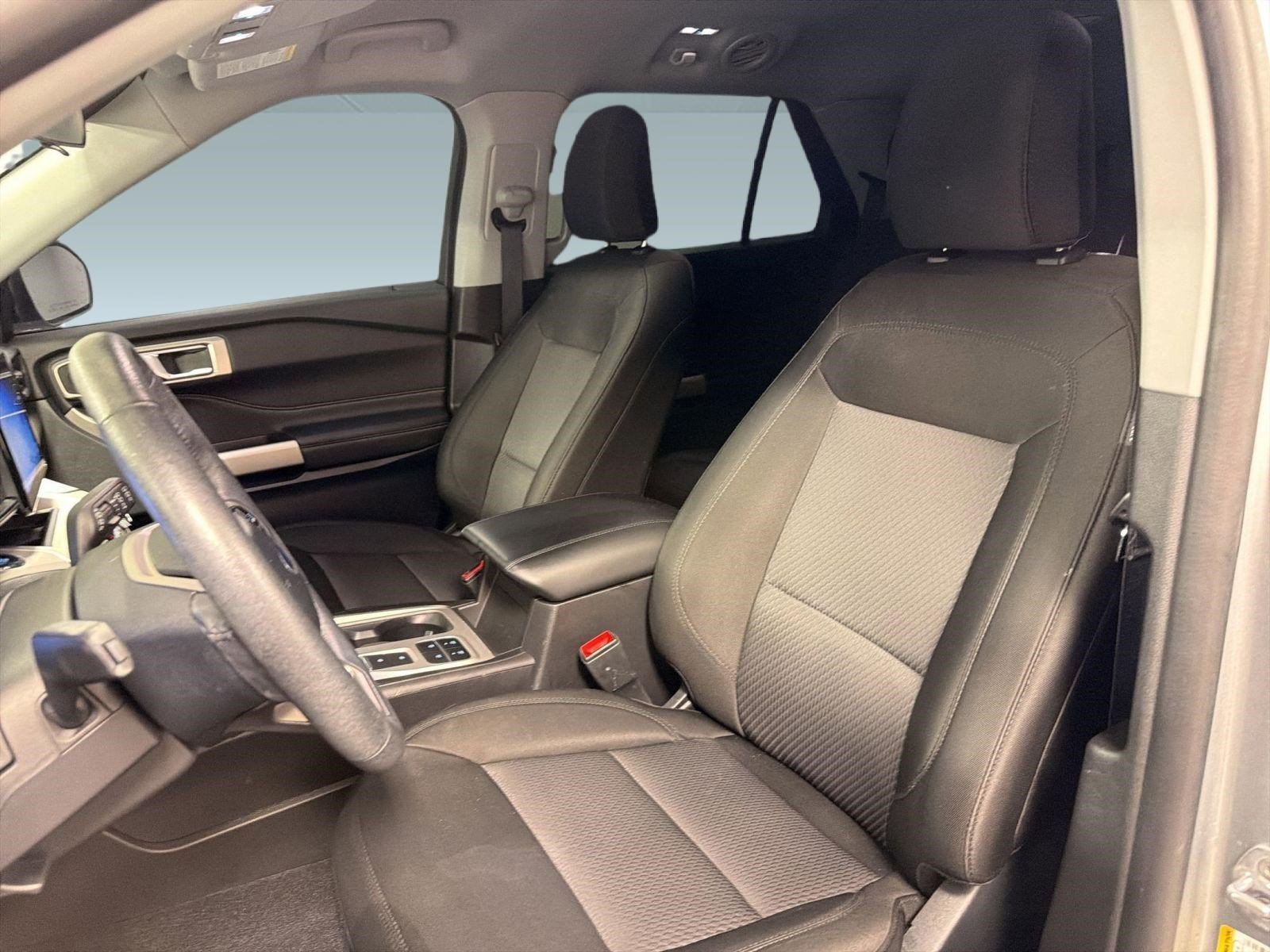Used 2024 Ford Explorer XLT RWD image 5