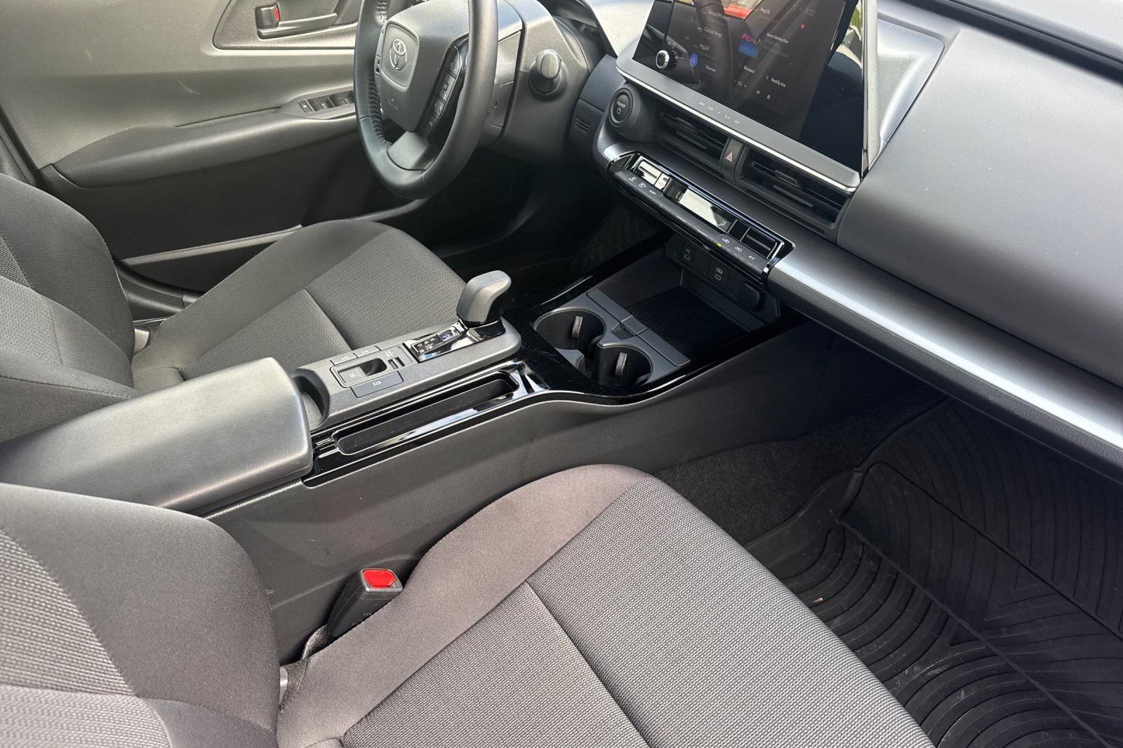 Certified 2025 Toyota Prius LE FWD image 19