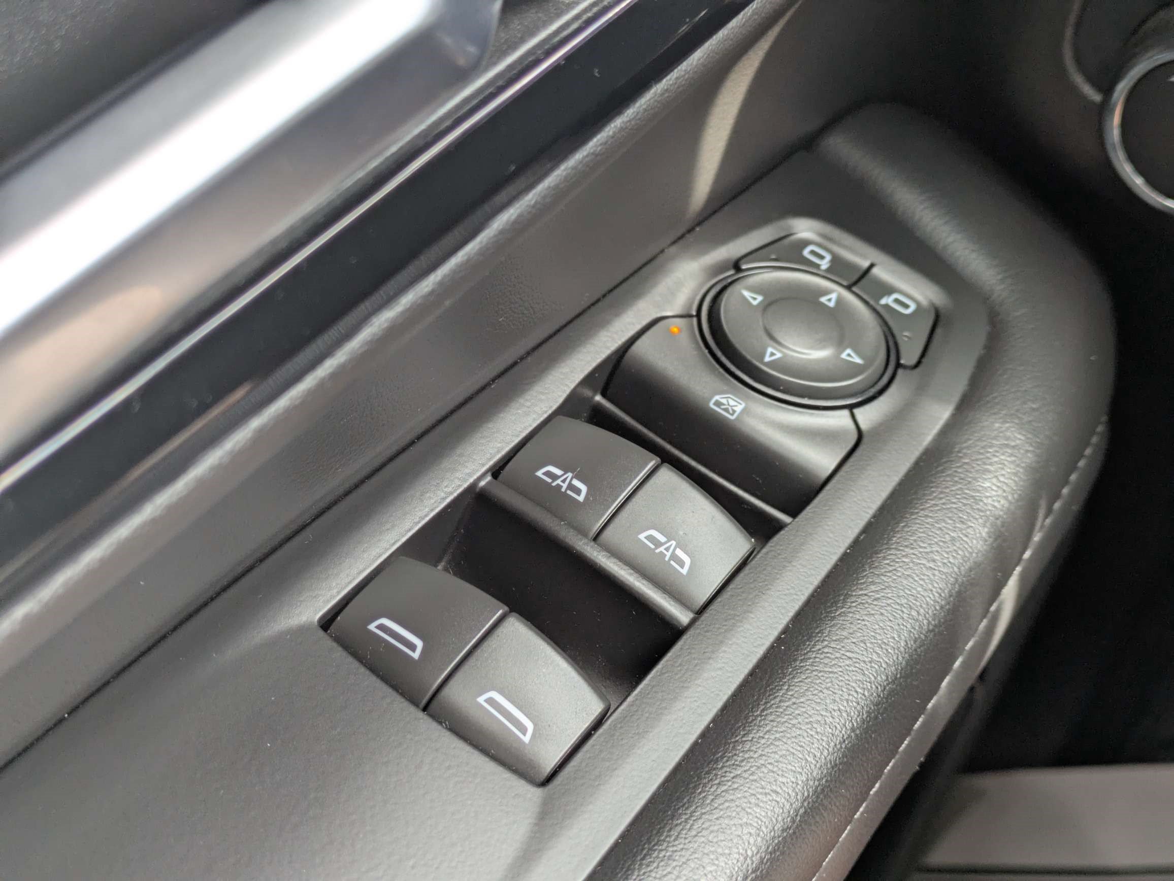 Used 2025 Chevrolet Suburban LT AWD/4WD image 22