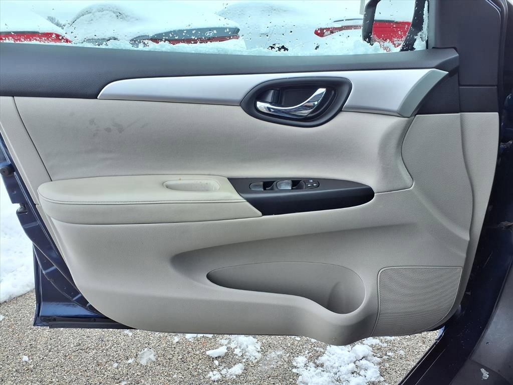Used 2016 Nissan Sentra S image 15