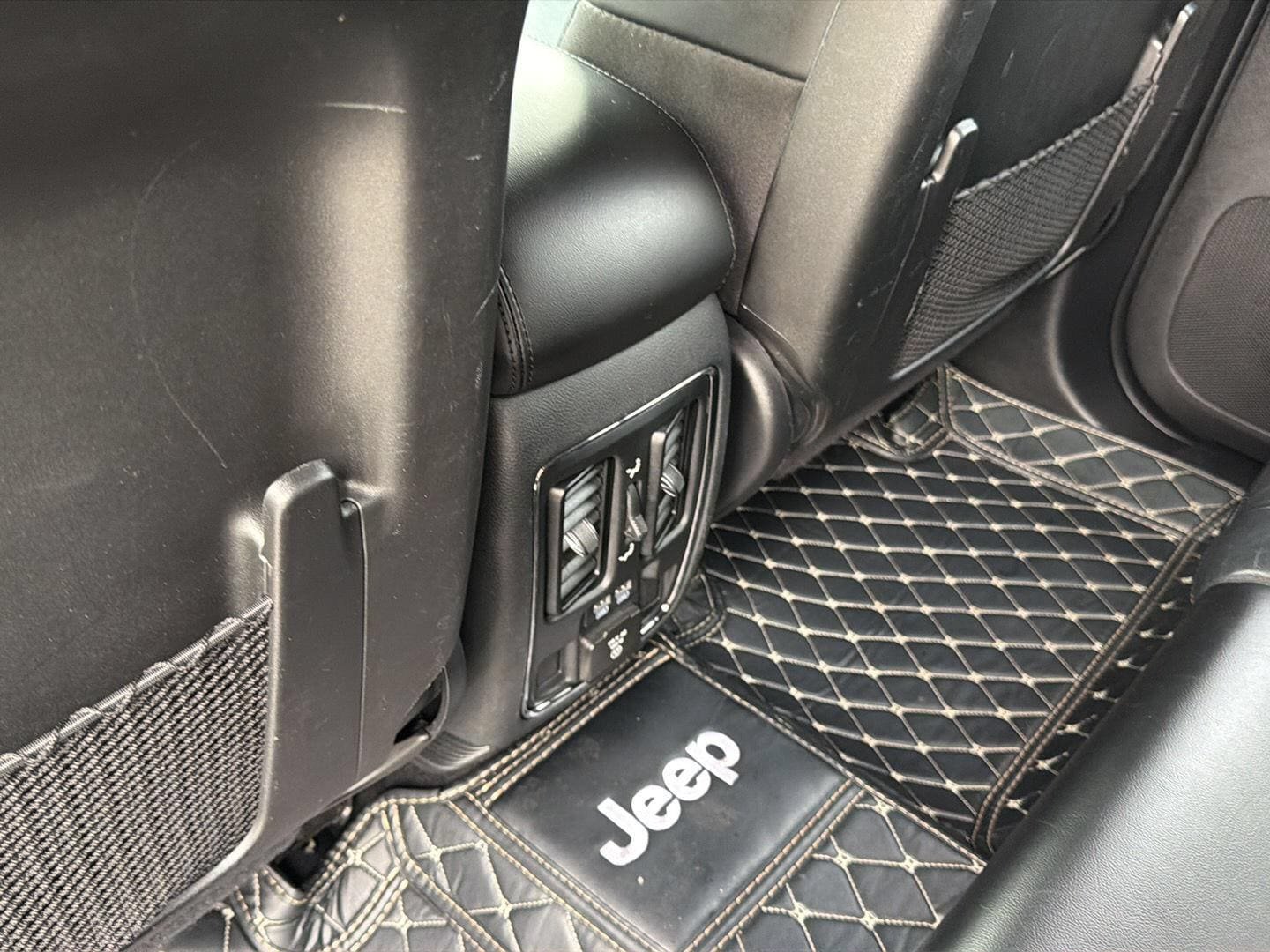 Used 2019 Jeep Grand Cherokee Limited AWD/4WD image 23
