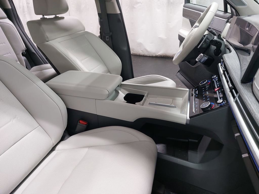 Used 2025 Hyundai Santa Fe Limited image 10