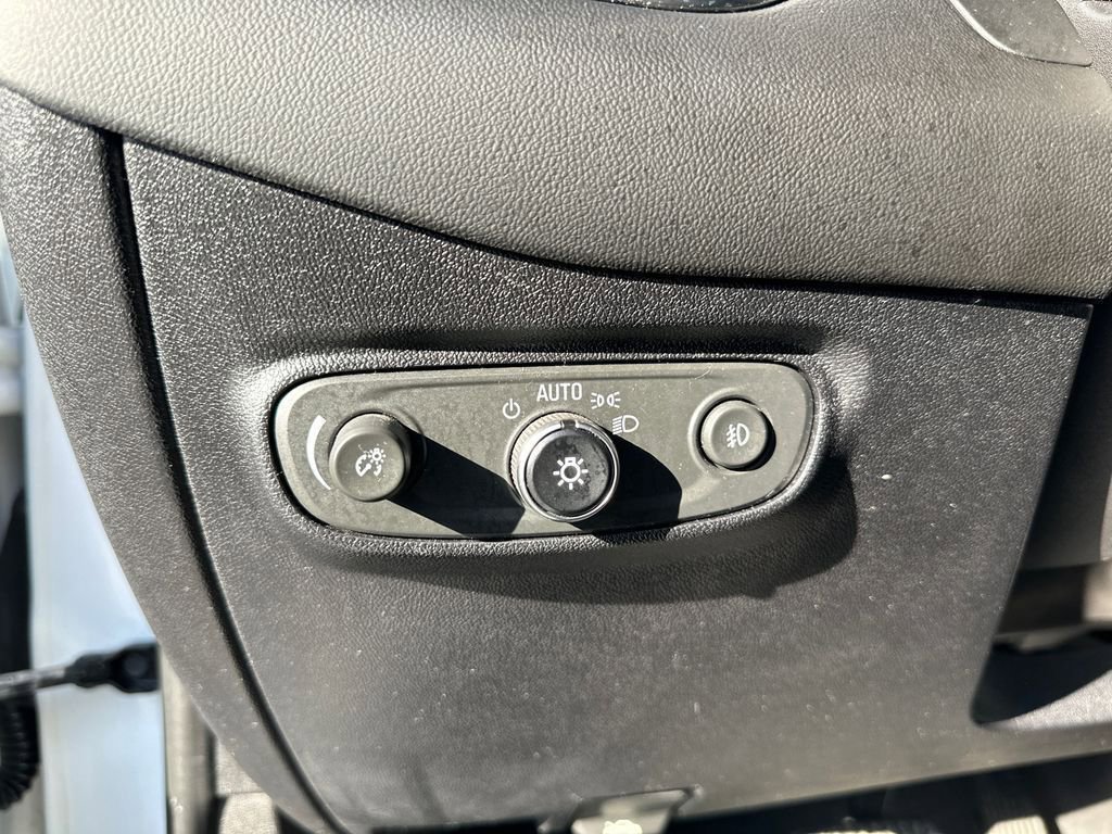 Used 2018 Chevrolet Equinox Premier image 20