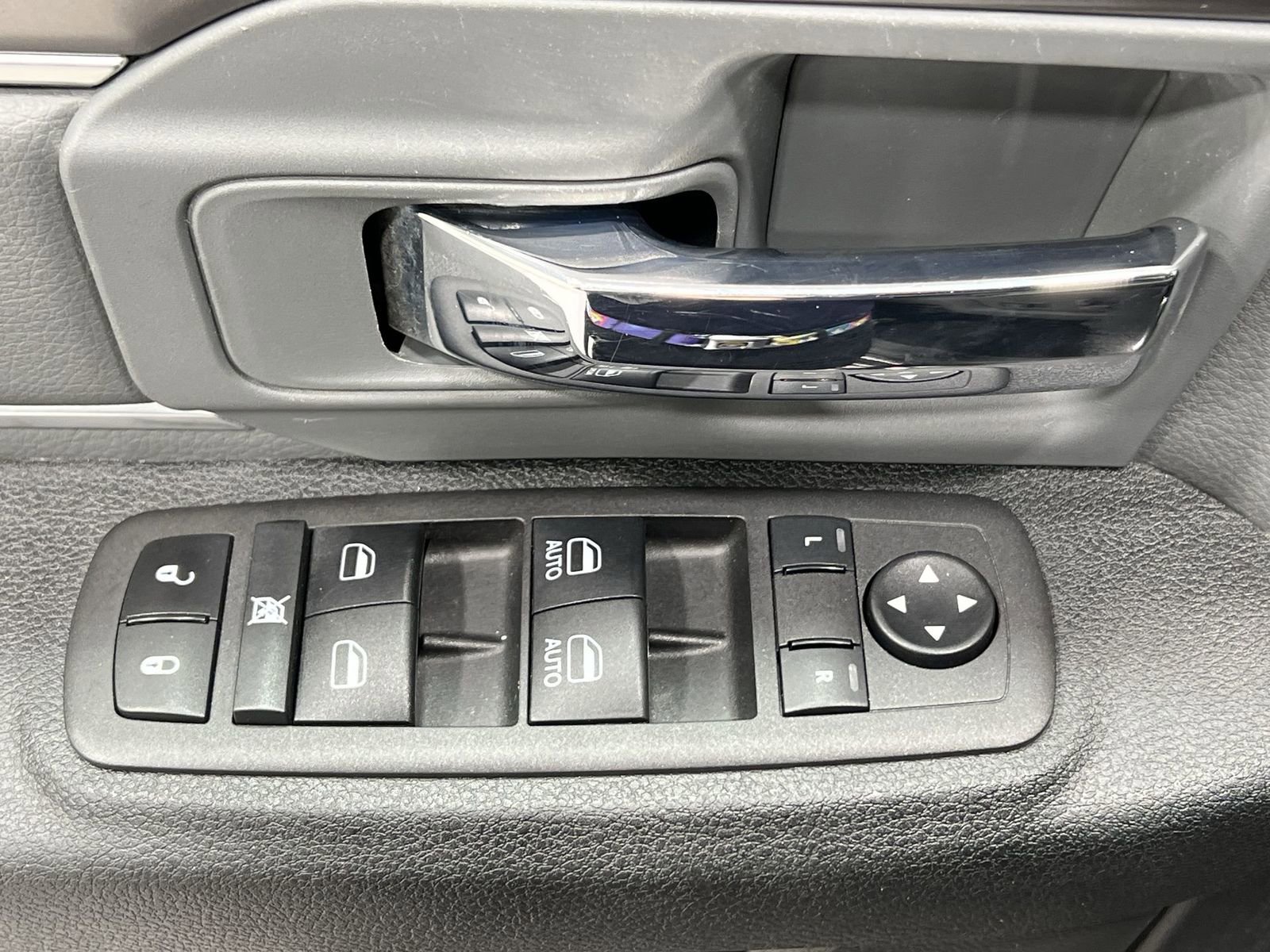 Used 2023 RAM 1500 Classic SLT image 13