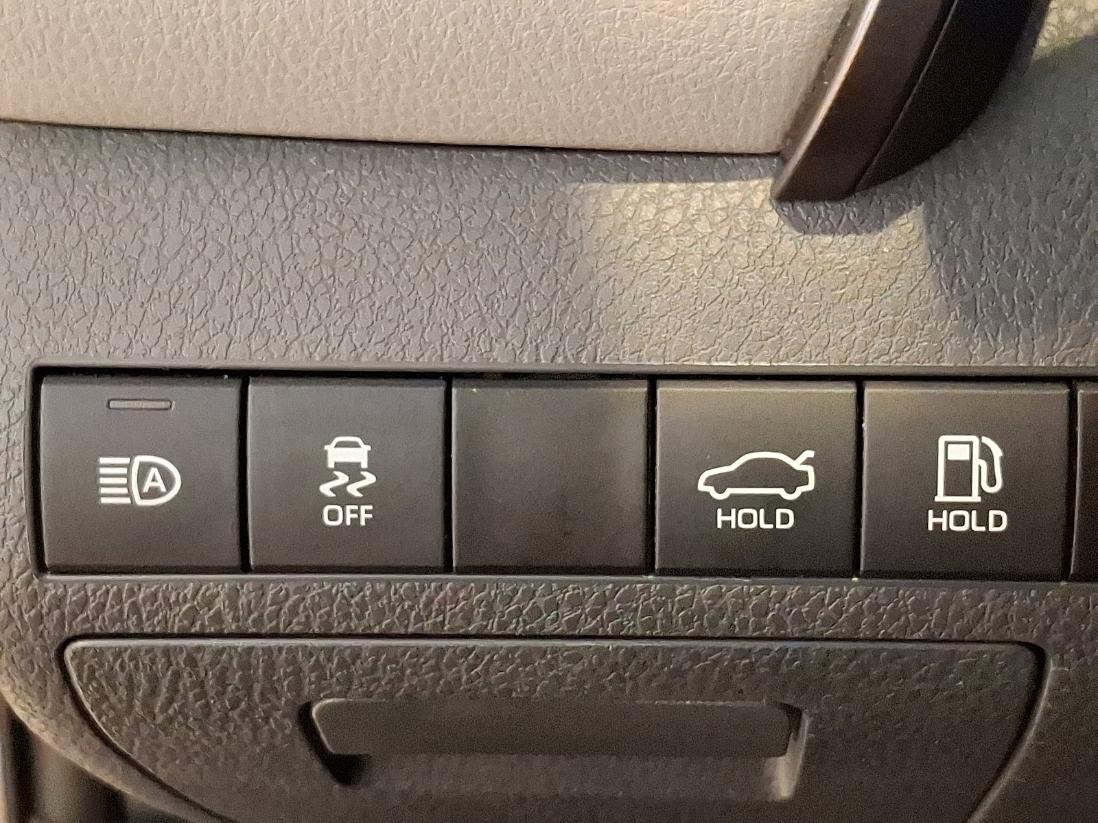 Used 2022 Toyota Camry LE AWD/4WD image 27
