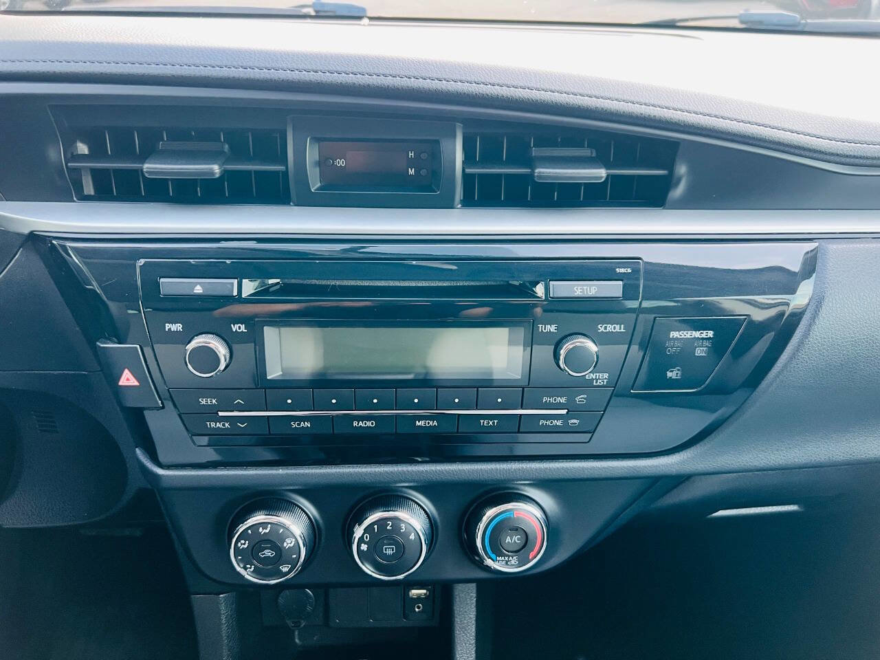 Used 2015 Toyota Corolla L FWD image 21