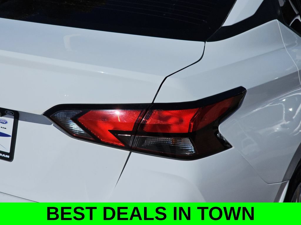 Used 2021 Nissan Versa S FWD image 38