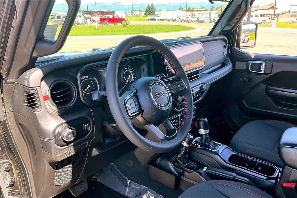 Used 2024 Jeep Wrangler Unlimited Rubicon AWD/4WD image 14