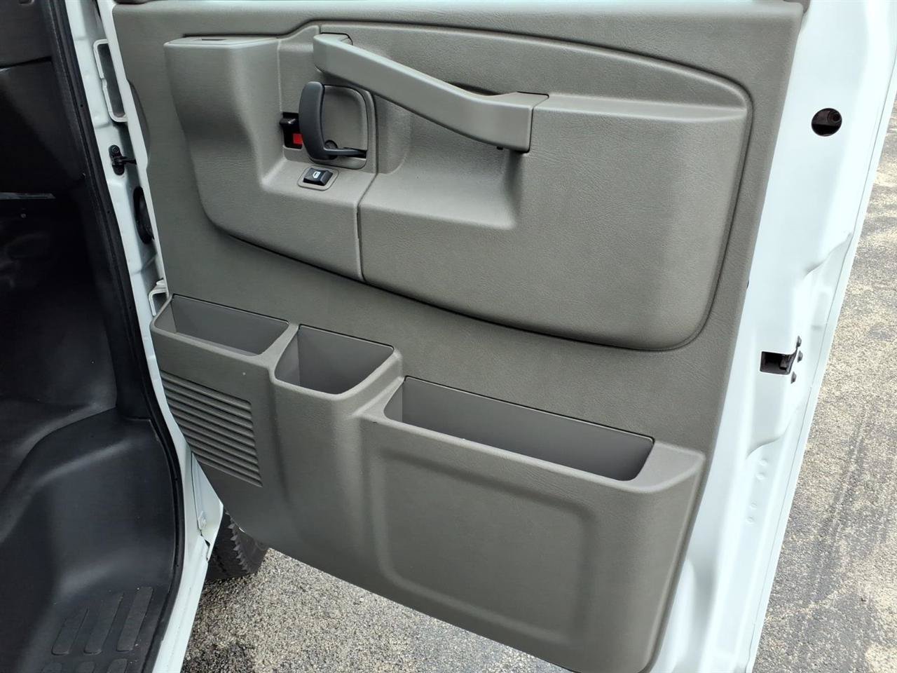 Used 2023 GMC Savana 3500 w/ Power Convenience Package RWD image 12