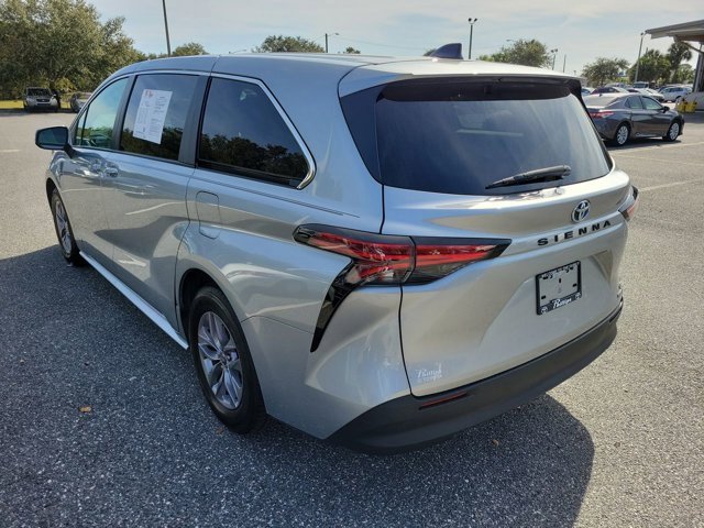 Used 2021 Toyota Sienna LE image 12