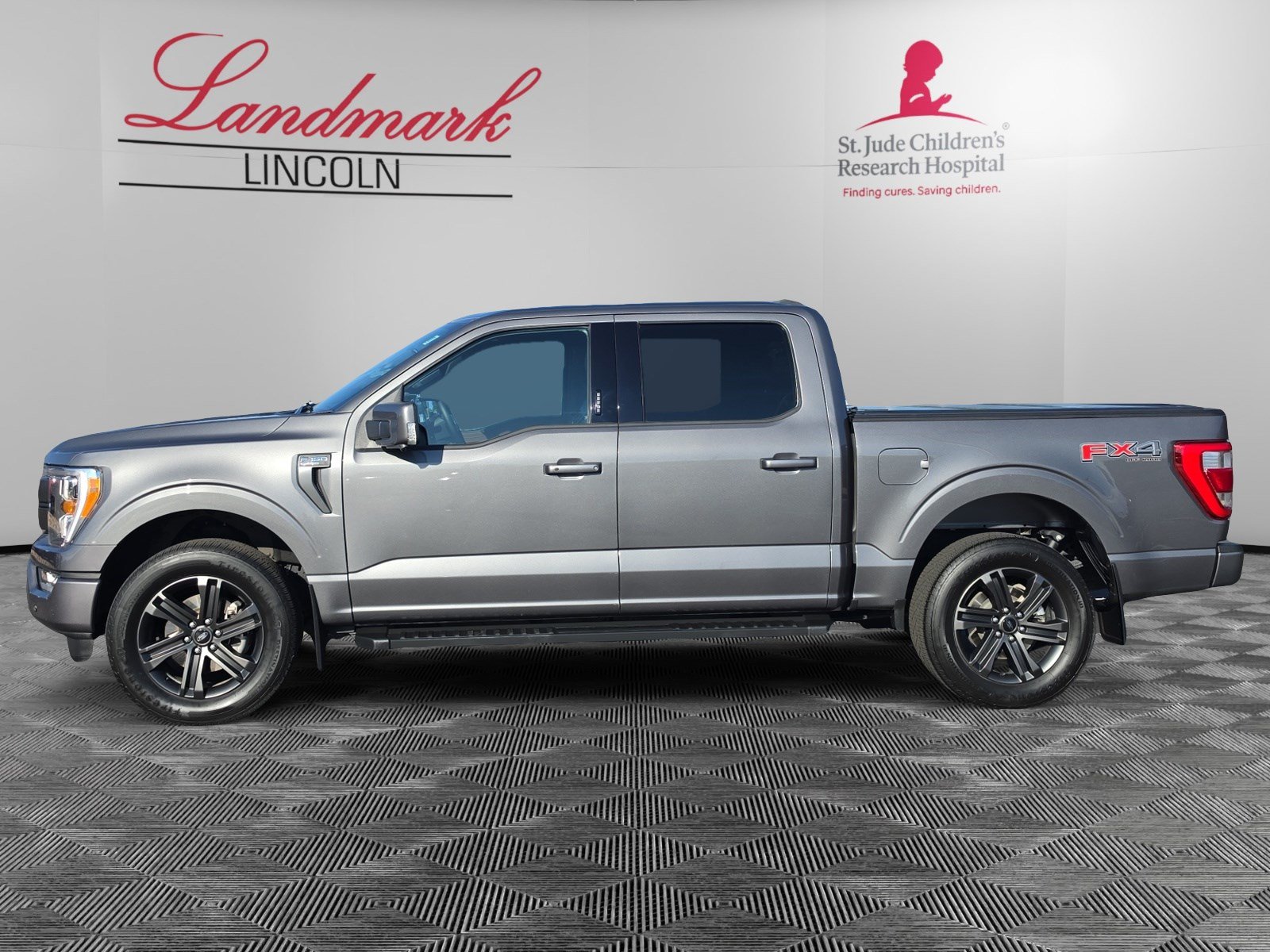 Used 2022 Ford F150 Lariat w/ Max Trailer Tow Package AWD/4WD image 2