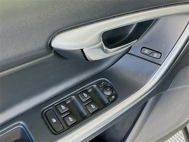 Used 2018 Volvo S60 T5 Dynamic w/ Vision Package image 17