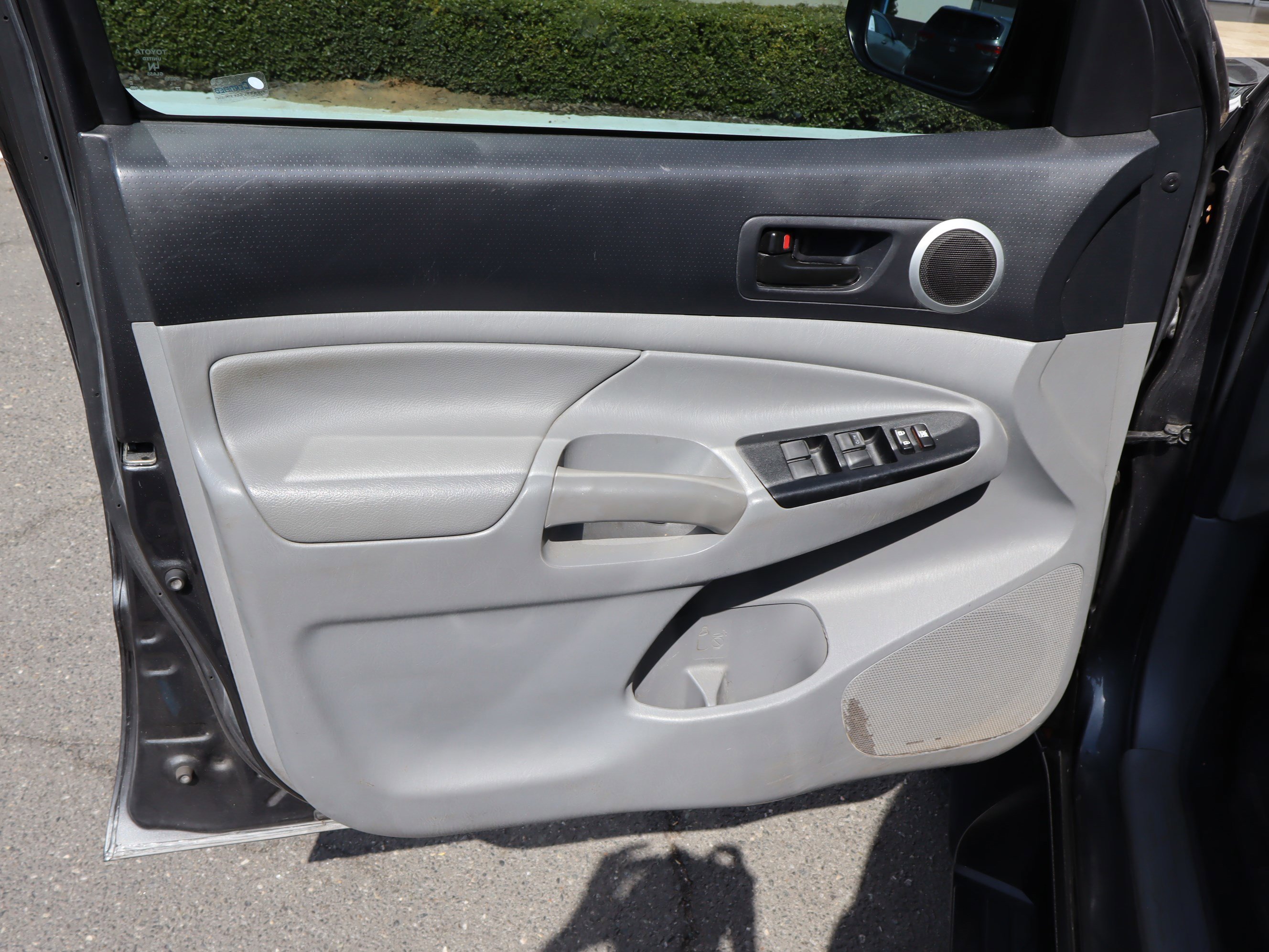 Used 2015 Toyota Tacoma PreRunner w/ TRD Sport Package image 18