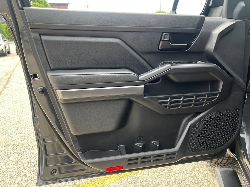 Used 2025 Toyota Tacoma SR5 AWD/4WD image 11