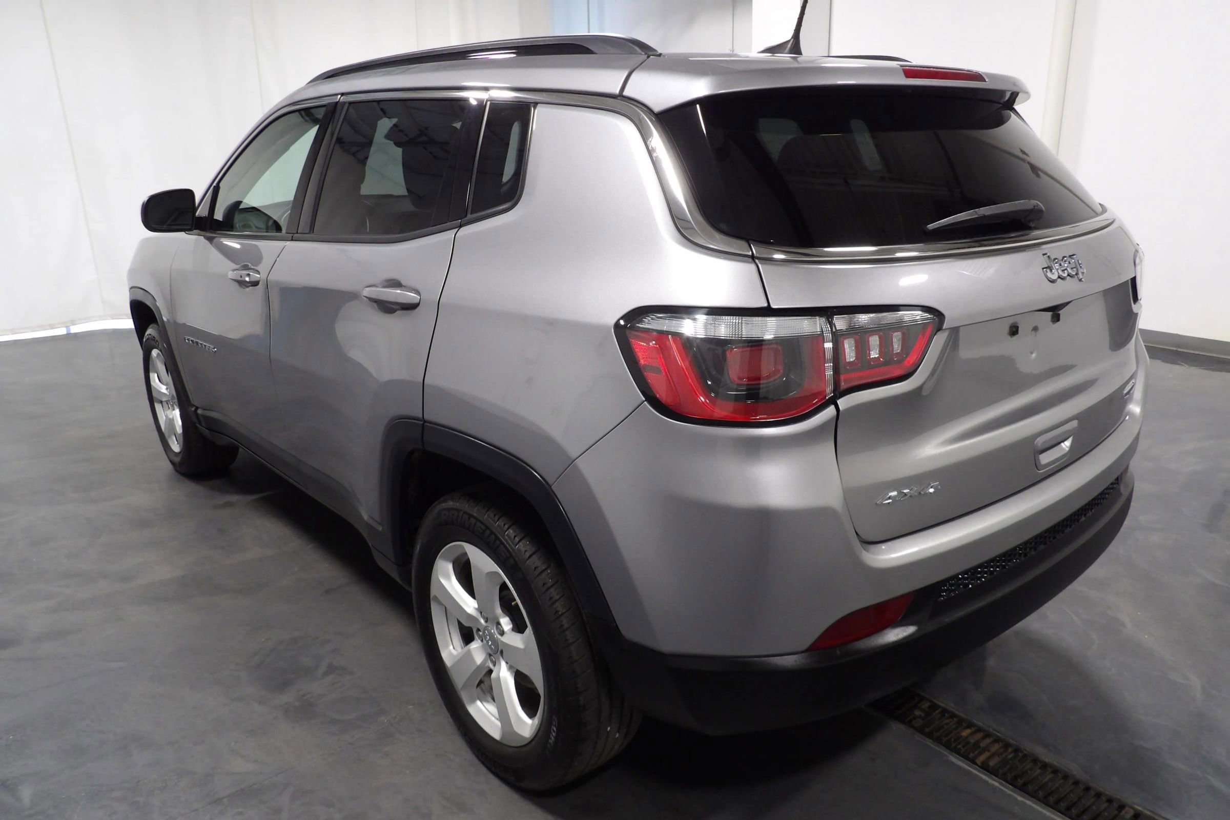 Used 2018 Jeep Compass Latitude w/ Popular Equipment Group AWD/4WD image 7