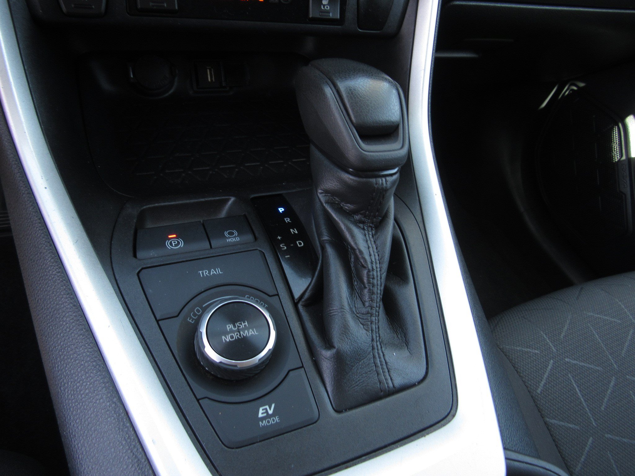 Used 2021 Toyota RAV4 XLE w/ XLE Grade Weather Package AWD/4WD image 20