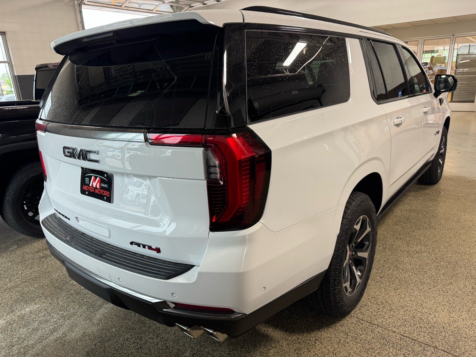 New 2026 GMC Yukon XL AT4 w/ AT4 Premium Plus Package AWD/4WD image 5