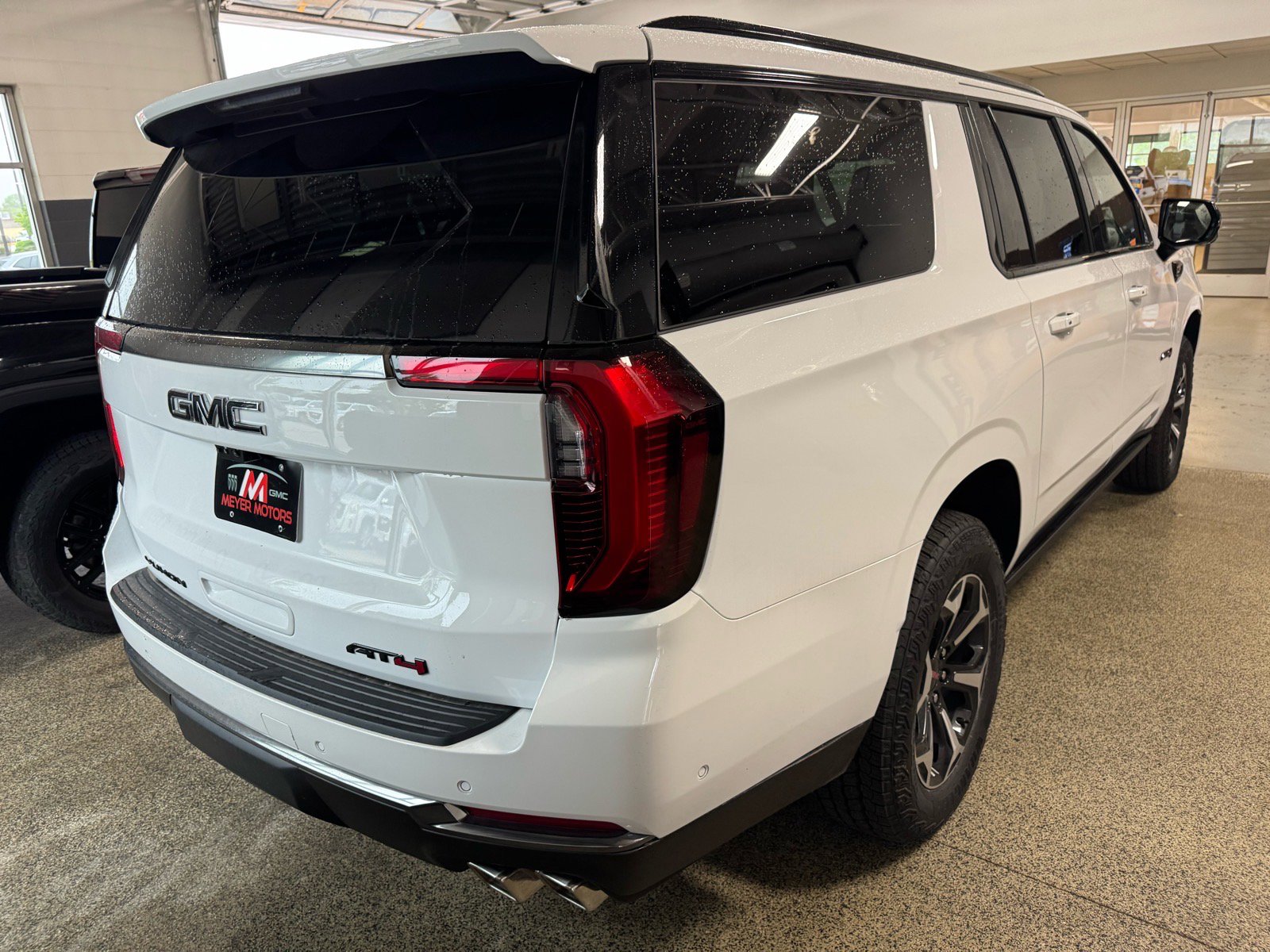 New 2026 GMC Yukon XL AT4 w/ AT4 Premium Plus Package AWD/4WD image 5