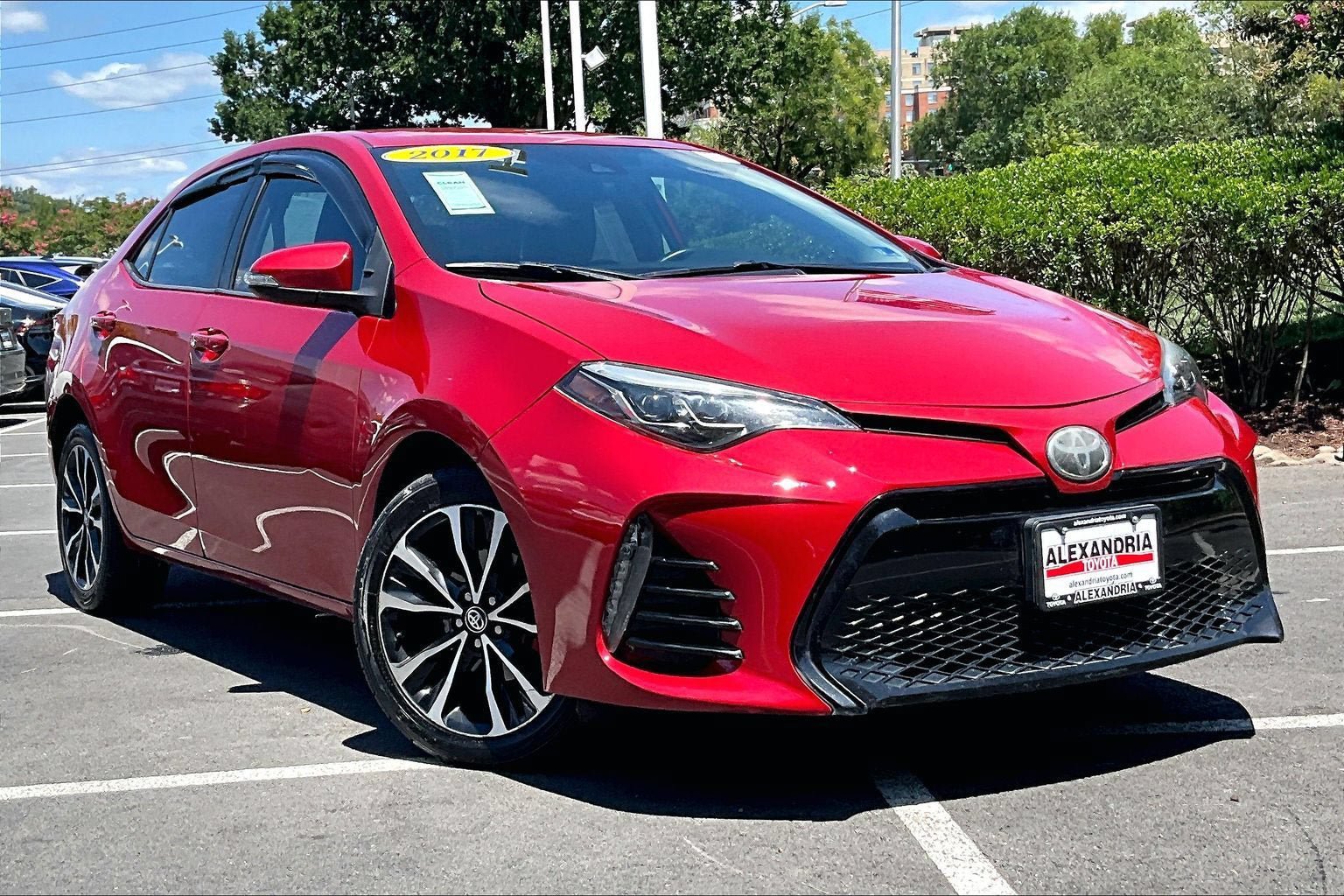 Used 2017 Toyota Corolla SE w/ Carpet Mat Package (TMS) FWD image 2